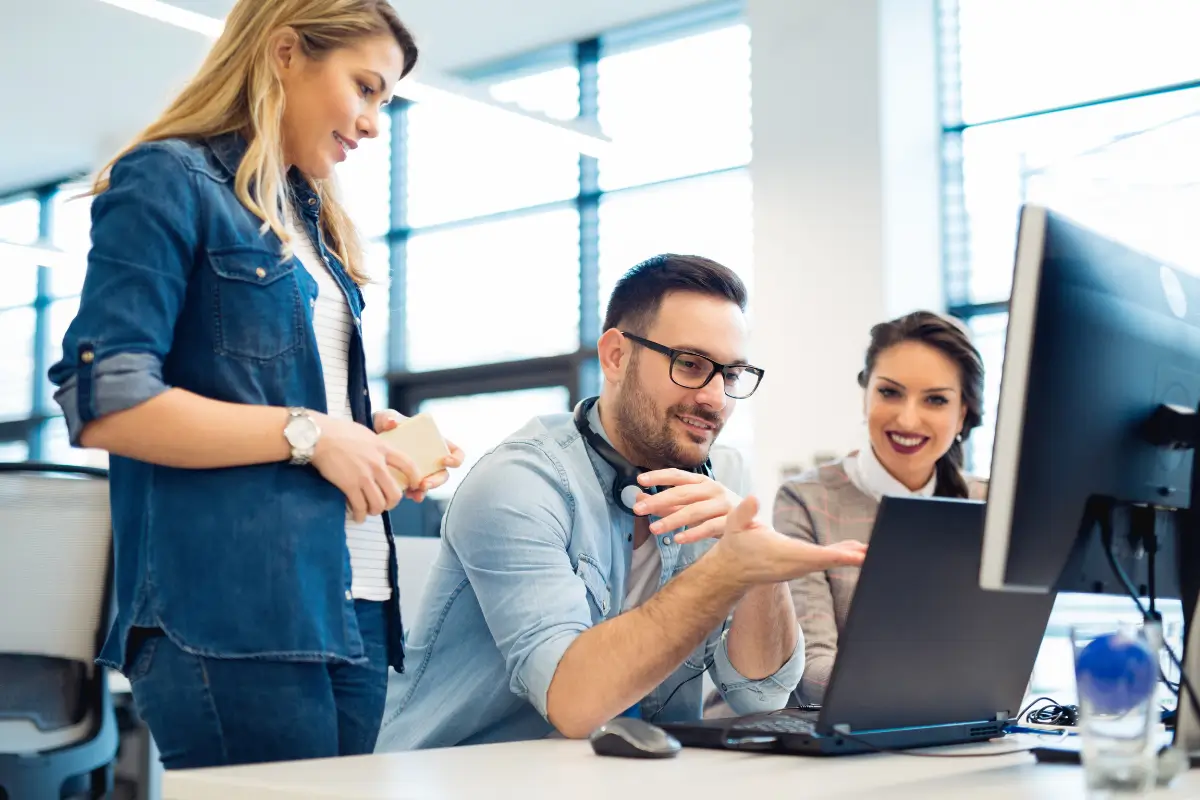 Software de Gestão Empresarial: Top 10 para PMEs Brasileiras + Comparativo
