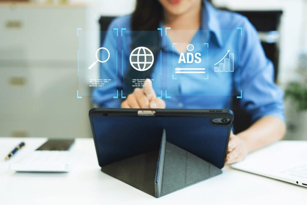 Como Criar um Funil de Vendas para infoprodutos e Converter Visitantes 3 Conteúdo que converte: estratégias de iscas digitais e páginas que vendem